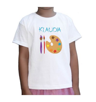 Koszulka dziecięca z imieniem Klaudia maluje farbami