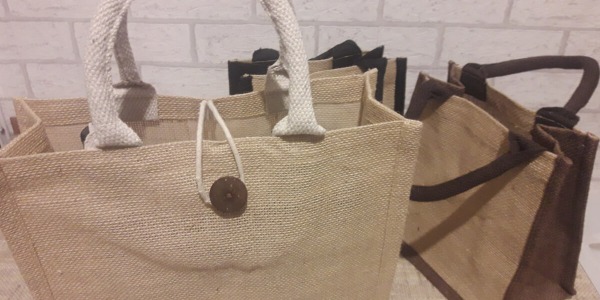 Stylowe torby jutowe