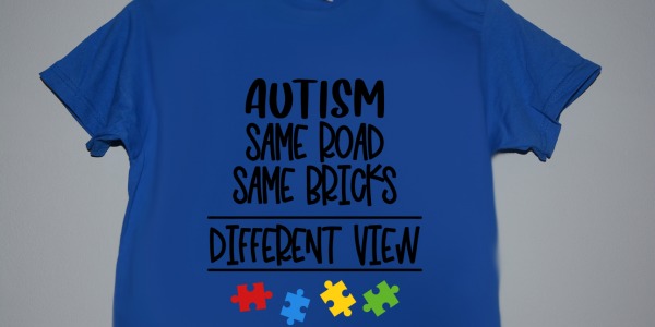 Na niebiesko dla autzmu. Niebieskie koszulki. Kwiecień miesiącem świadomości autyzmu
