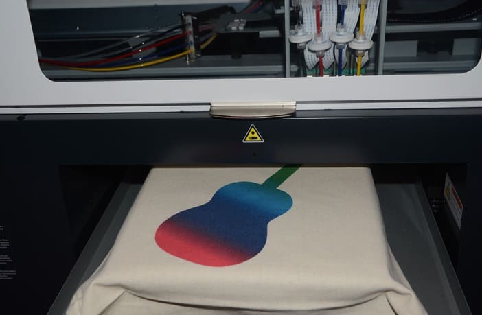 Kolor czy monochrom? Jakie są możliwości techniczne?