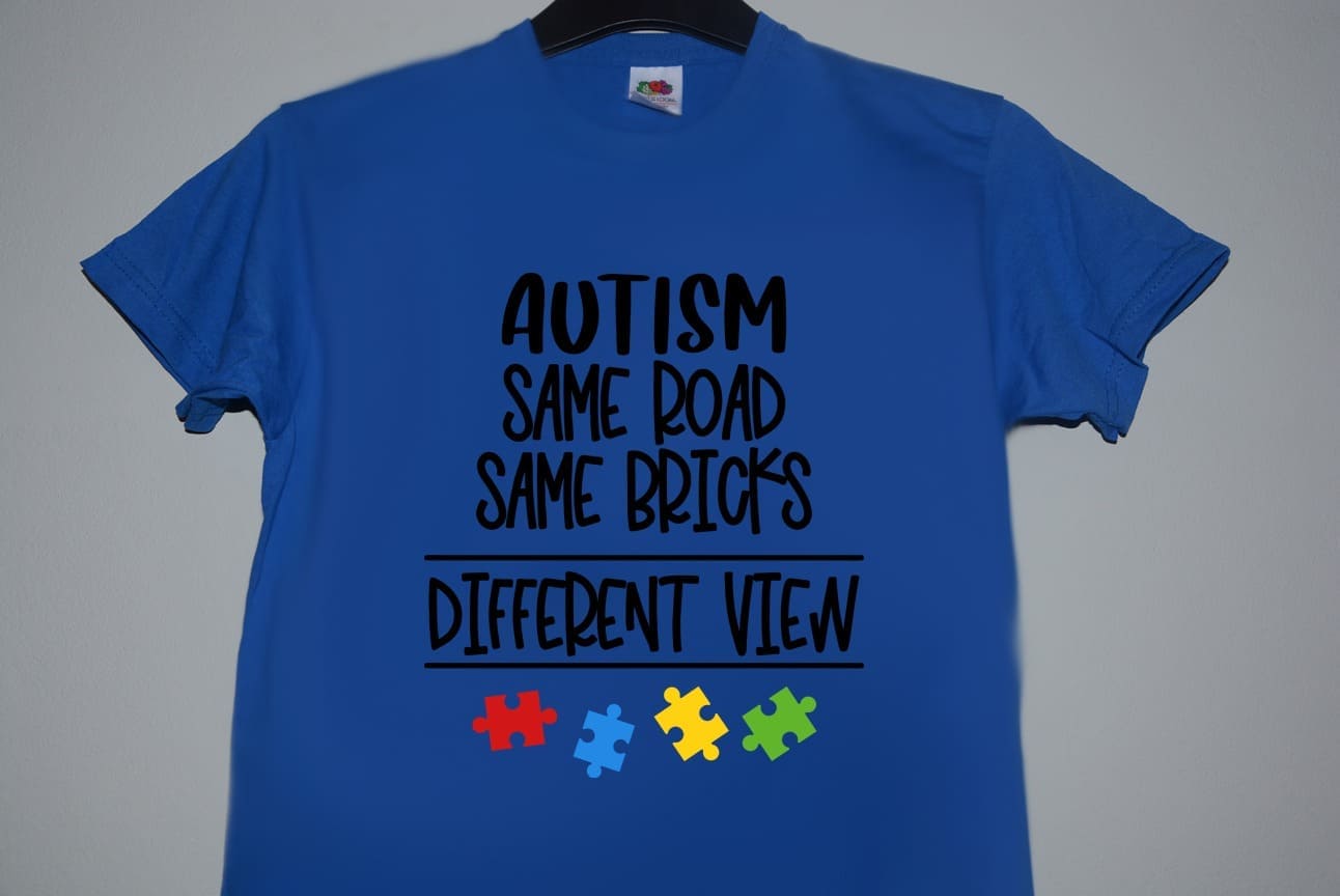 Na niebiesko dla autzmu. Niebieskie koszulki. Kwiecień miesiącem świadomości autyzmu